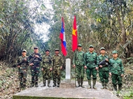Vietnamese, Lao troops conduct bilateral border patrol